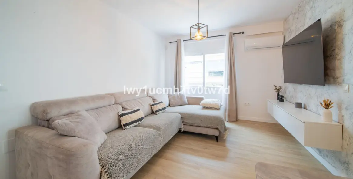 Sale of middle floor apartment in Rincón de la Victoria 22