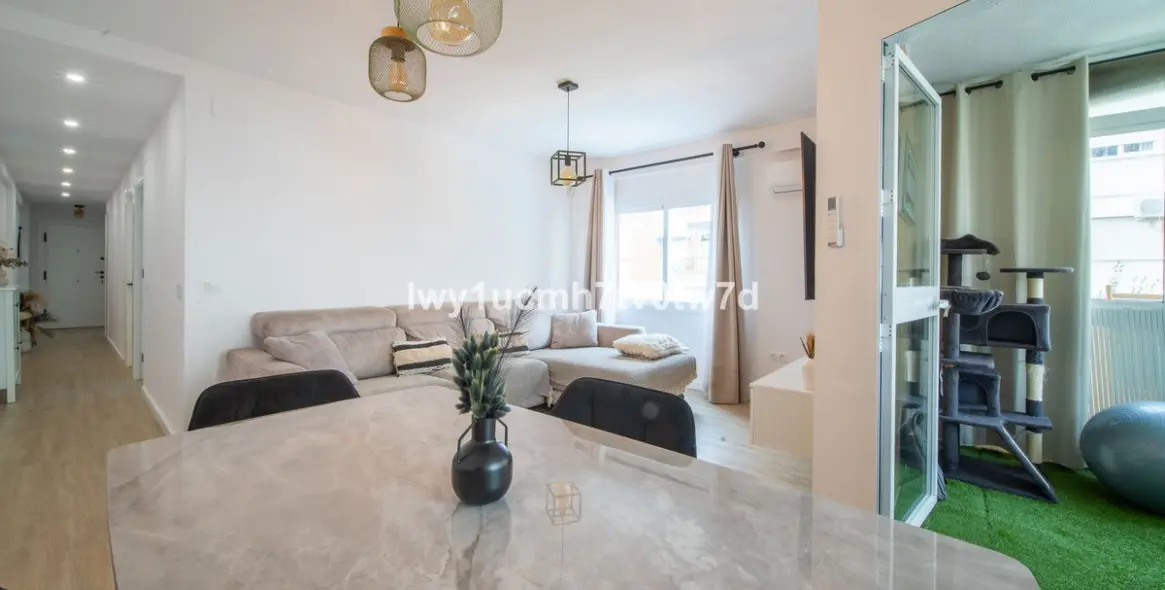 Sale of middle floor apartment in Rincón de la Victoria 23