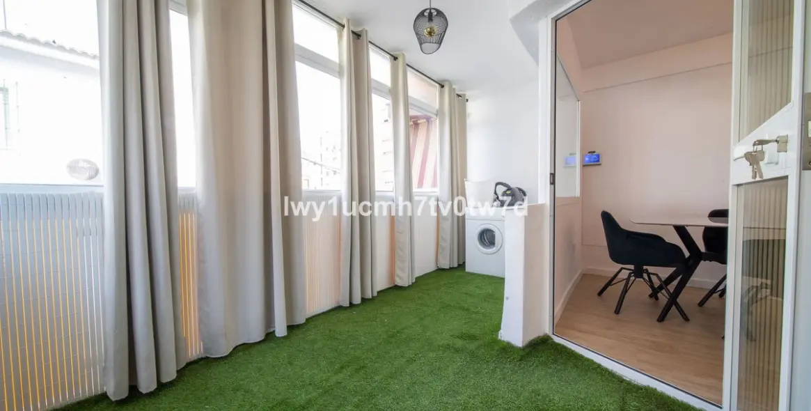 Sale of middle floor apartment in Rincón de la Victoria 26