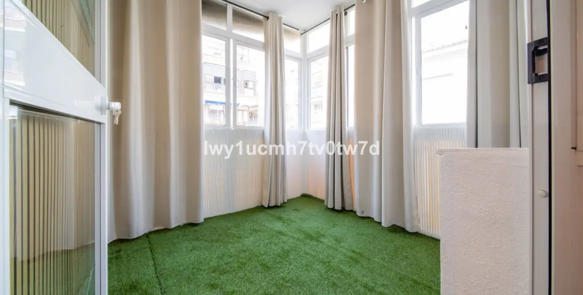 Sale of middle floor apartment in Rincón de la Victoria 27