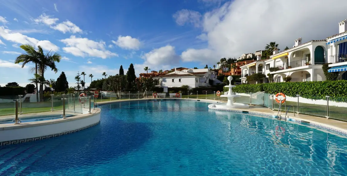 Продажа апартаментов на первом этаже в El Paraiso 1