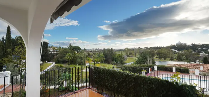 Продажа апартаментов на первом этаже в El Paraiso 1