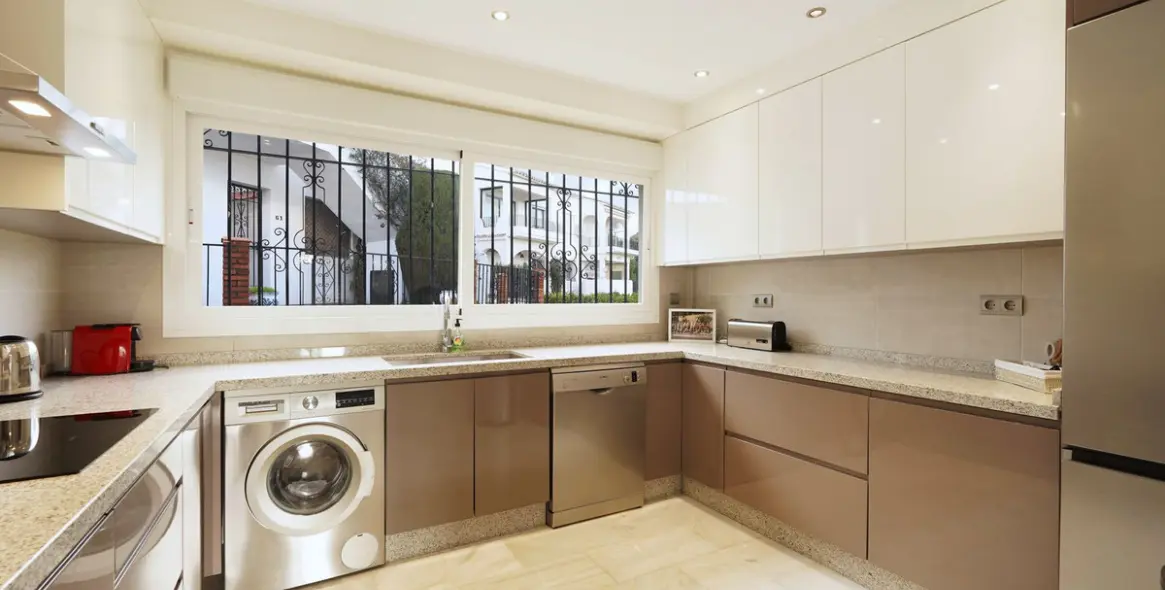 Продажа апартаментов на первом этаже в El Paraiso 5