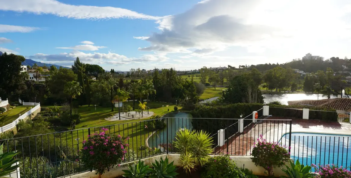 Продажа апартаментов на первом этаже в El Paraiso 17