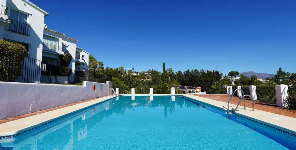 Sale of ground floor apartment in El Paraiso 20