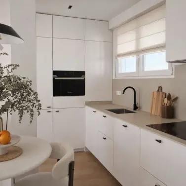 Sale of middle floor apartment in Fuengirola