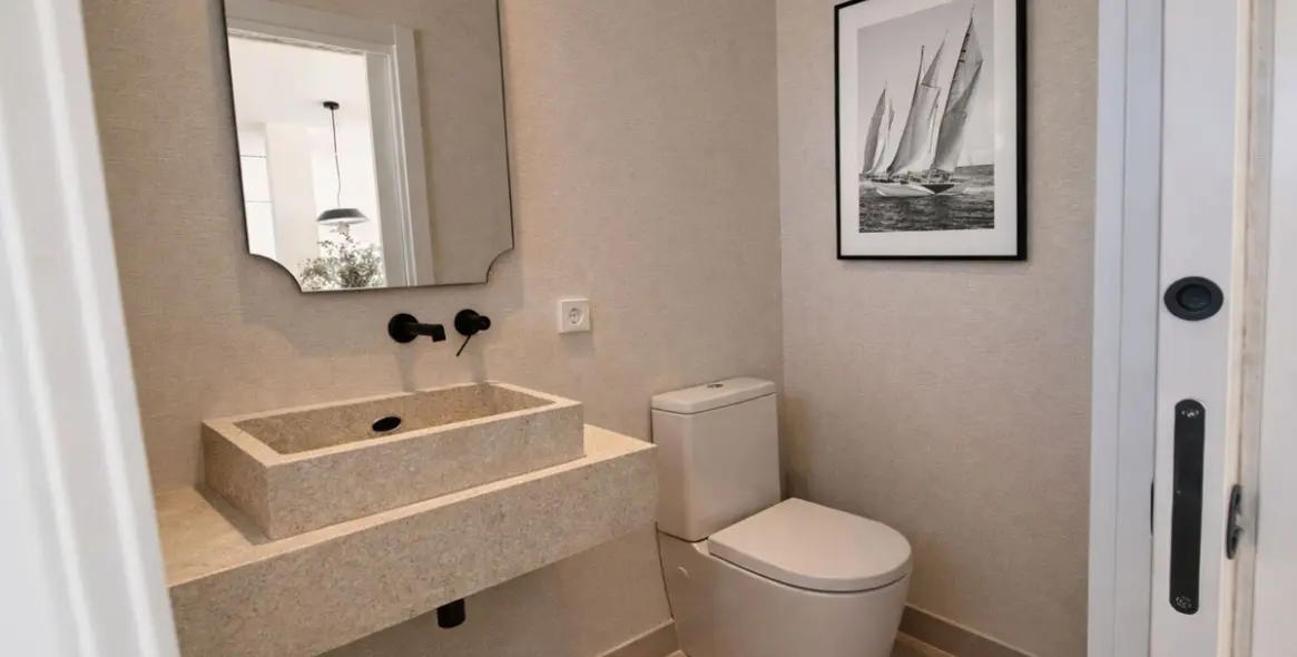 Sale of middle floor apartment in Fuengirola 6