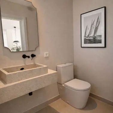 Sale of middle floor apartment in Fuengirola