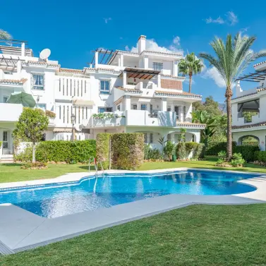 Sale of penthouse in Nueva Andalucía