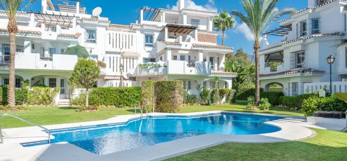 Sale of penthouse in Nueva Andalucía 0