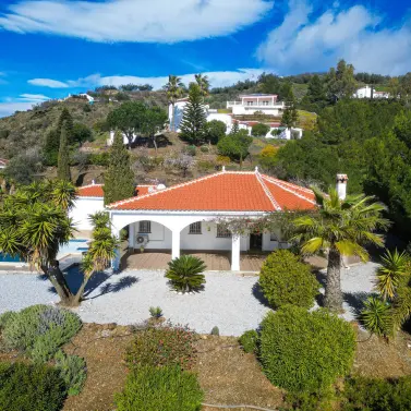 Продажа  отдельно стоящей виллы в Arenas