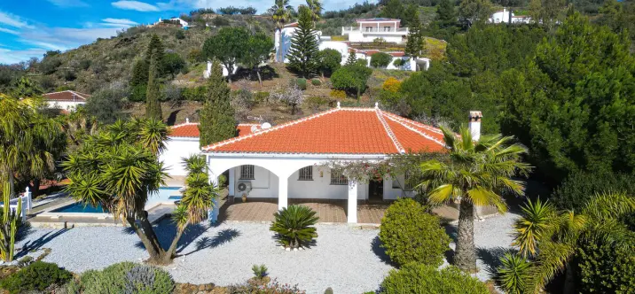 Продажа  отдельно стоящей виллы в Arenas 2