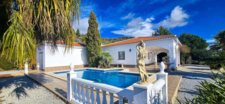 Продажа  отдельно стоящей виллы в Arenas 3