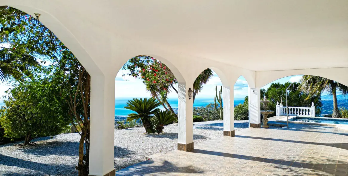 Продажа  отдельно стоящей виллы в Arenas 7