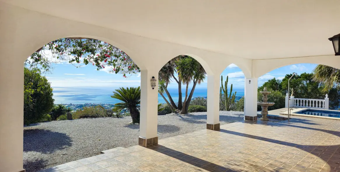 Sale of detached villa in Arenas 30