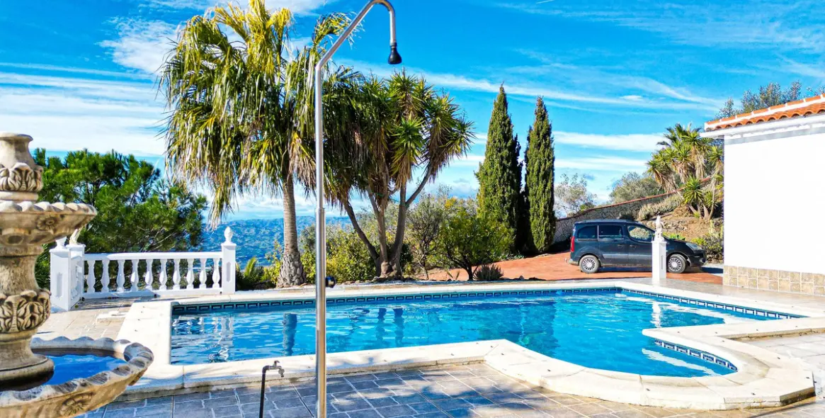 Sale of detached villa in Arenas 31