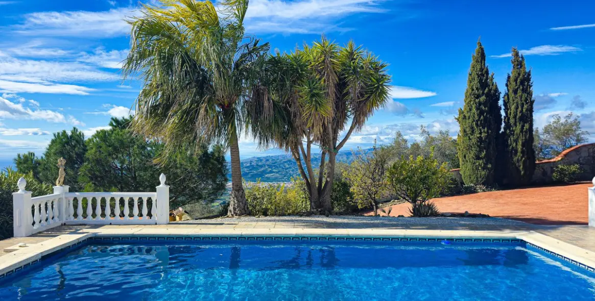 Sale of detached villa in Arenas 32