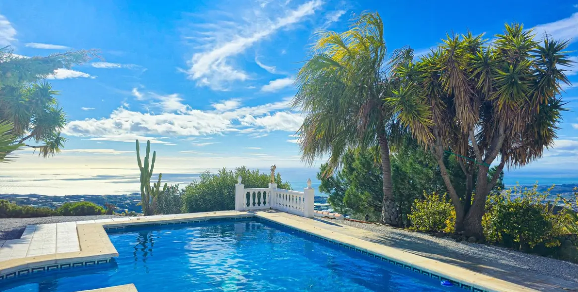 Sale of detached villa in Arenas 33