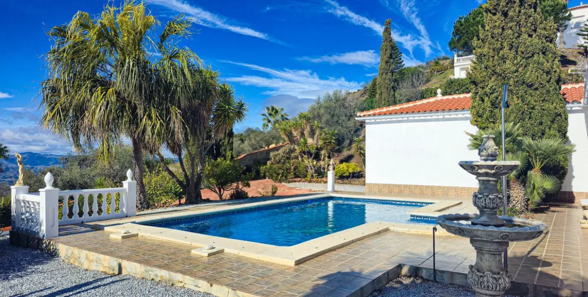 Sale of detached villa in Arenas 34