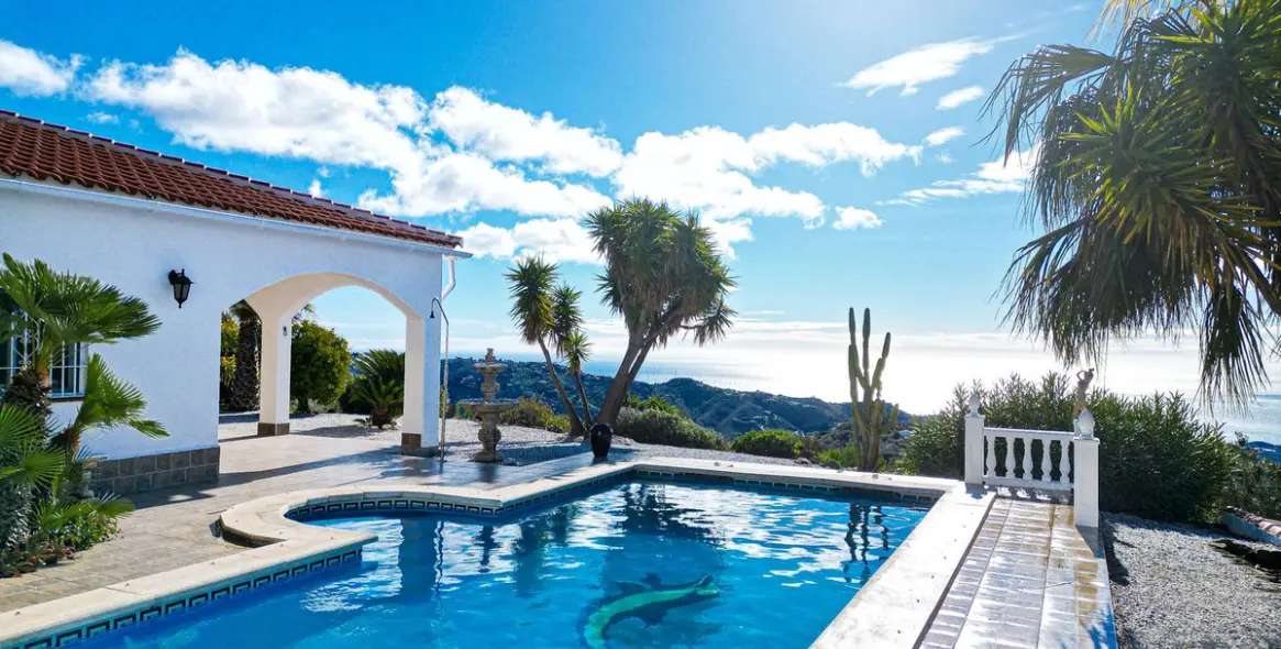 Sale of detached villa in Arenas 35