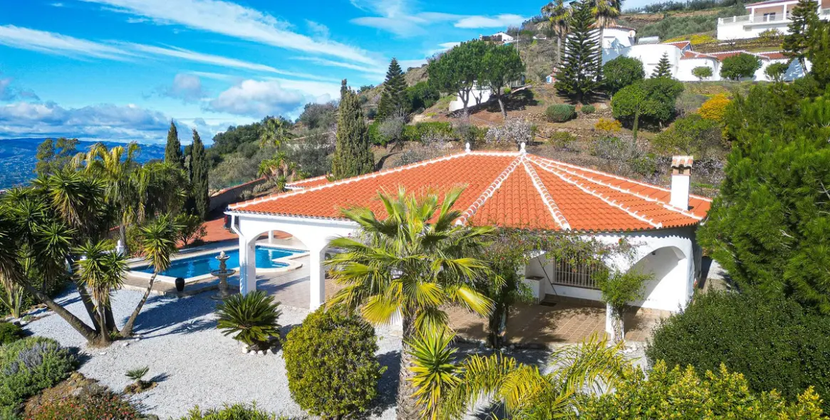 Sale of detached villa in Arenas 37
