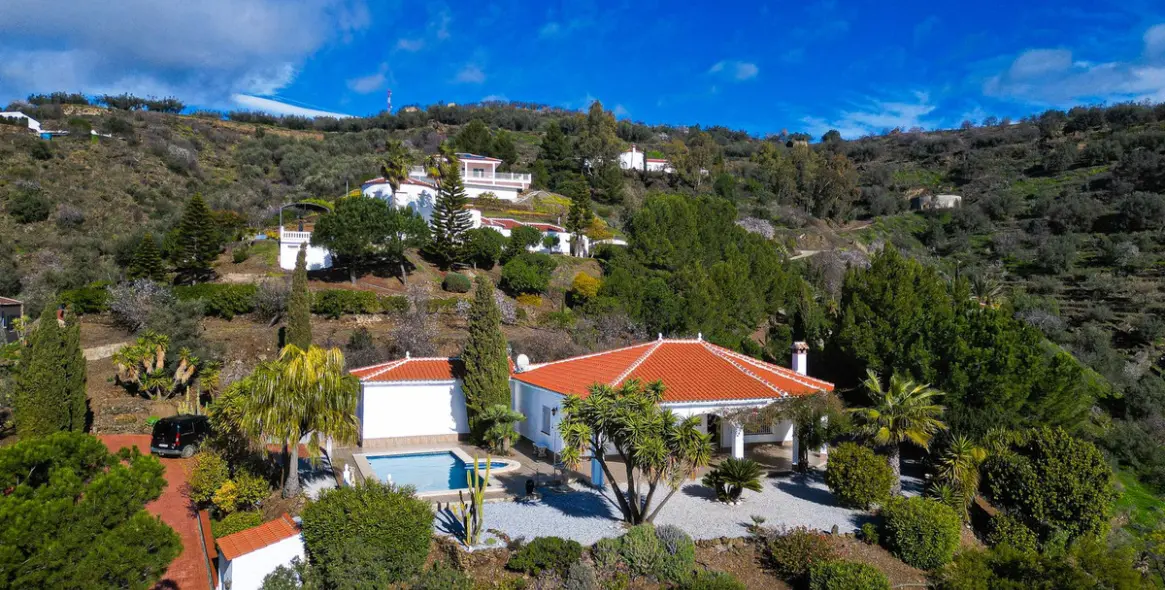 Sale of detached villa in Arenas 38