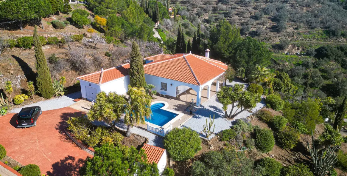 Sale of detached villa in Arenas 39