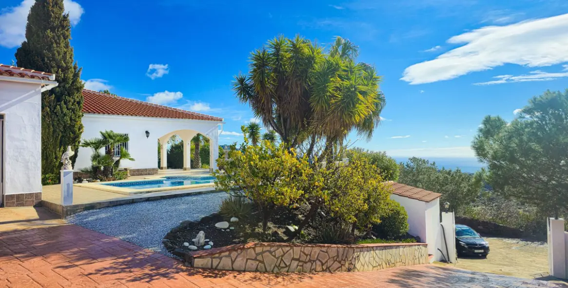 Sale of detached villa in Arenas 42