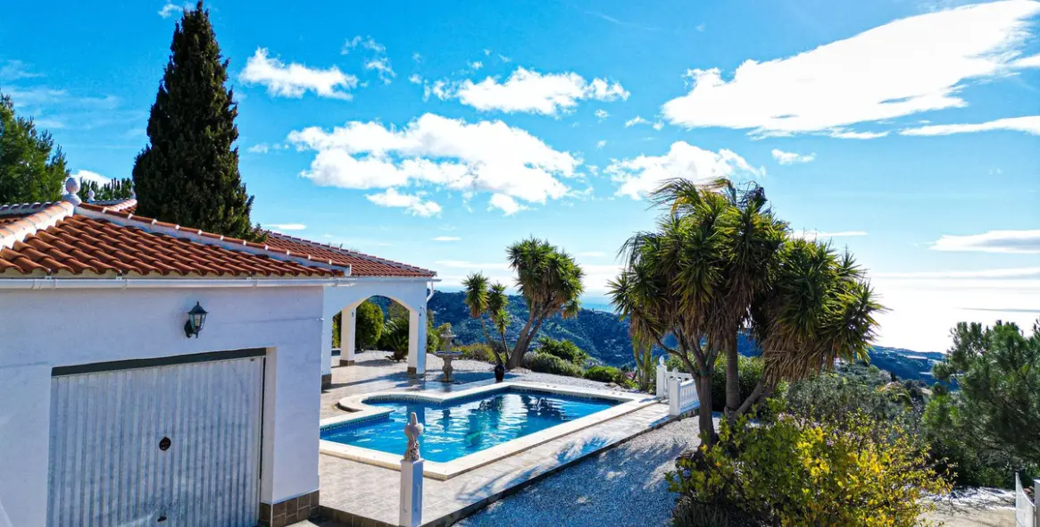 Sale of detached villa in Arenas 43