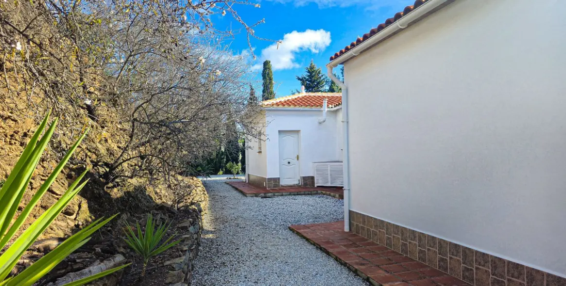Sale of detached villa in Arenas 45