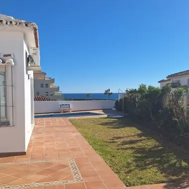 Sale of detached villa in El Chaparral