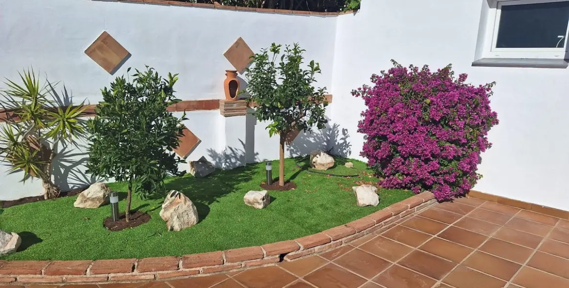 Sale of detached villa in El Chaparral 6