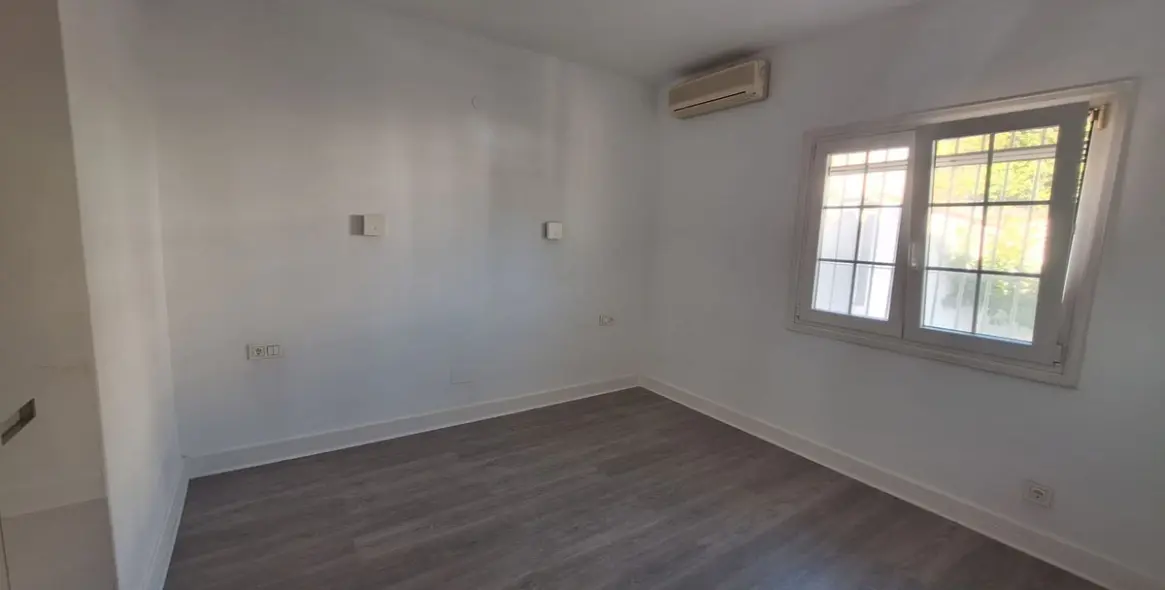 Sale of detached villa in El Chaparral 15