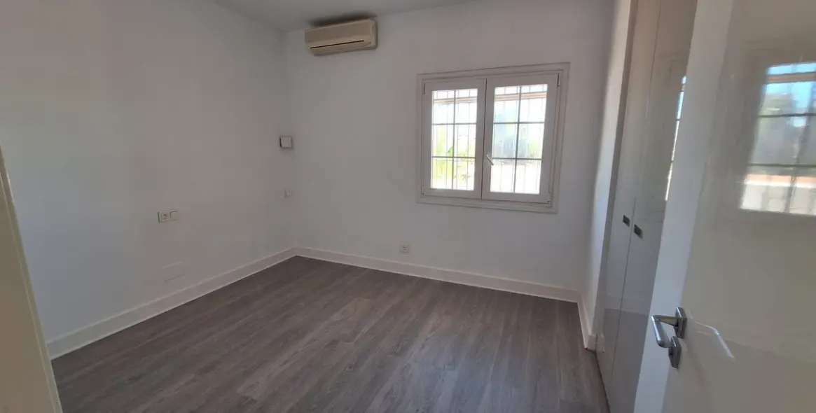 Sale of detached villa in El Chaparral 17