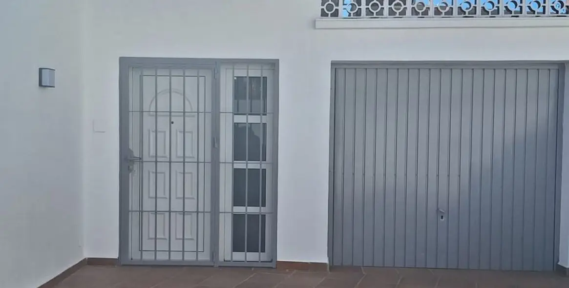 Sale of detached villa in El Chaparral 18