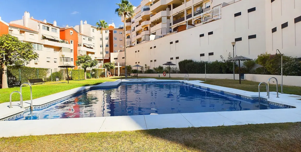 Sale of penthouse in Estepona 1