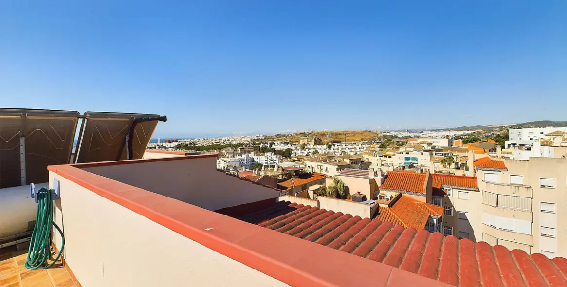 Sale of penthouse in Estepona 3