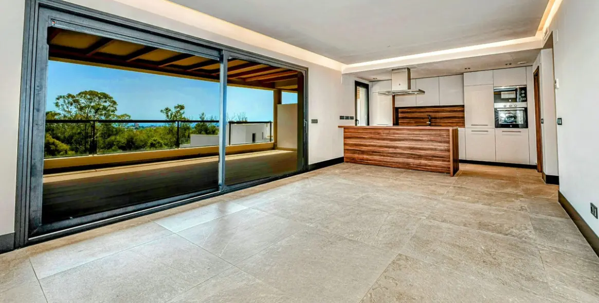 Sale of middle floor apartment in Nueva Andalucía 3