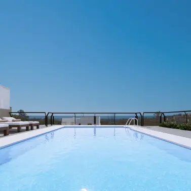 Venta de apartamento en planta media en Nueva Andalucía