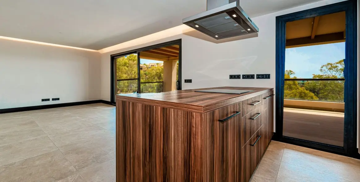 Sale of middle floor apartment in Nueva Andalucía 8