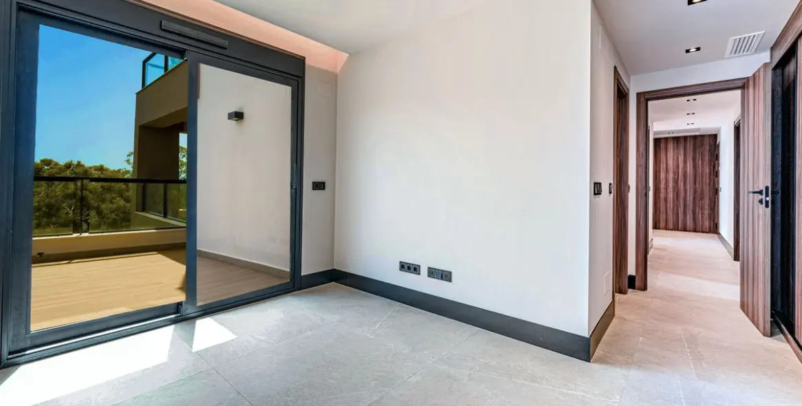 Sale of middle floor apartment in Nueva Andalucía 9