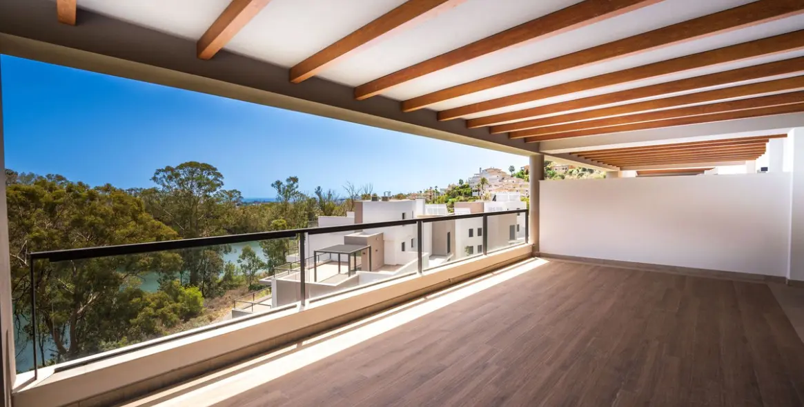 Sale of middle floor apartment in Nueva Andalucía 16