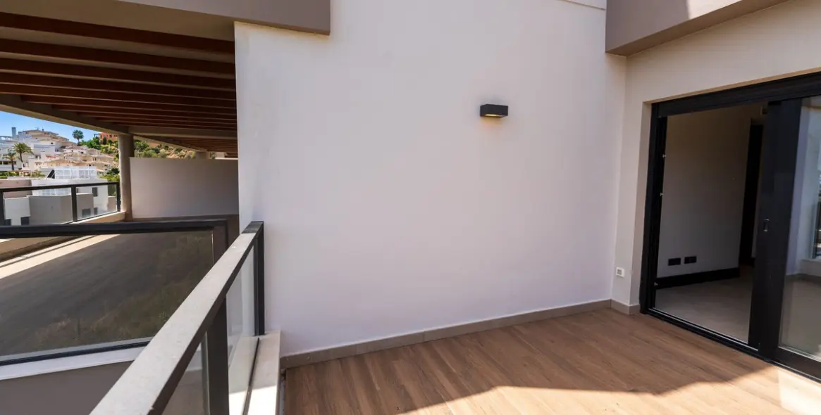 Sale of middle floor apartment in Nueva Andalucía 25