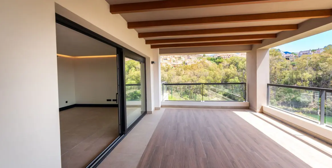 Sale of middle floor apartment in Nueva Andalucía 30