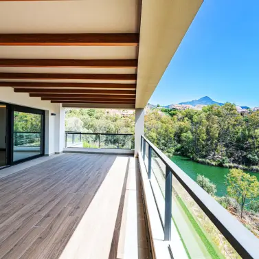 Venta de apartamento en planta media en Nueva Andalucía