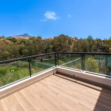 Venta de apartamento en planta media en Nueva Andalucía