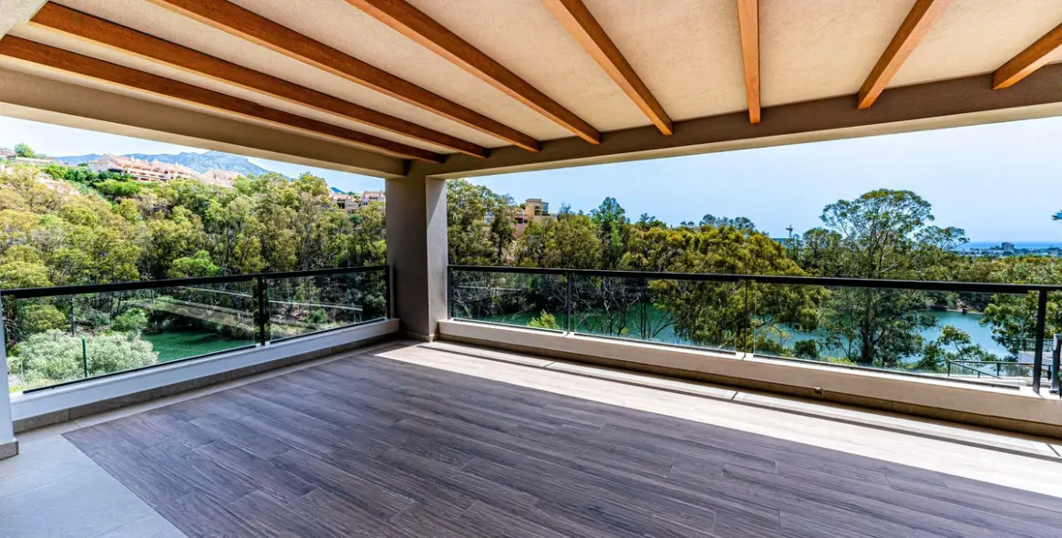 Sale of middle floor apartment in Nueva Andalucía 17