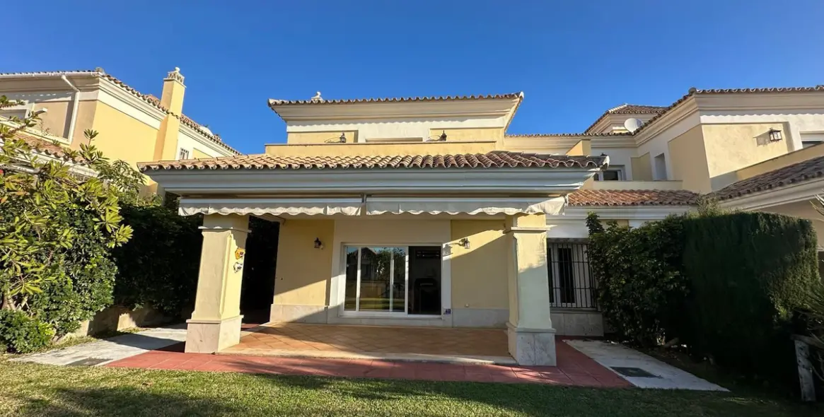 Sale of townhouse in Marbella 2
