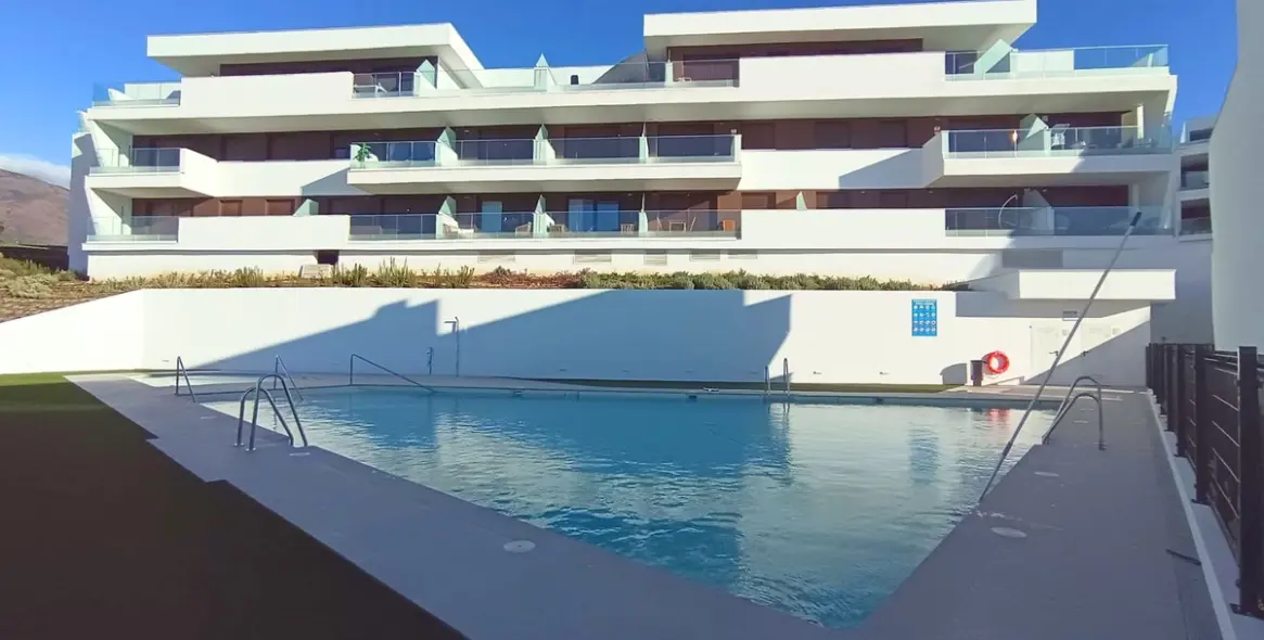 Long-term rent of penthouse in Estepona 1