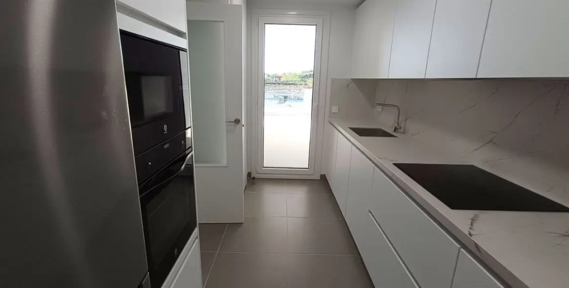 Long-term rent of penthouse in Estepona 5